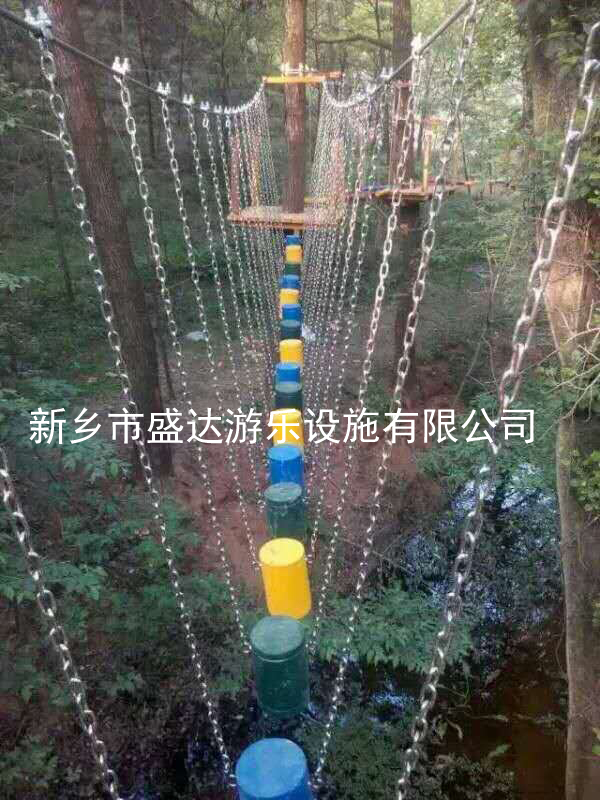 空中锁链独木吊桥