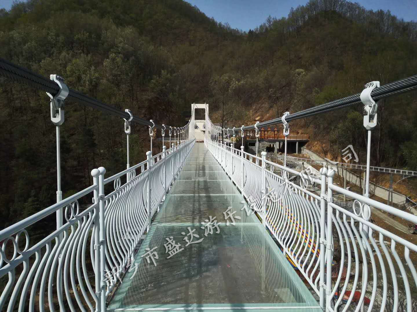 洛阳鸡冠洞玻璃吊桥