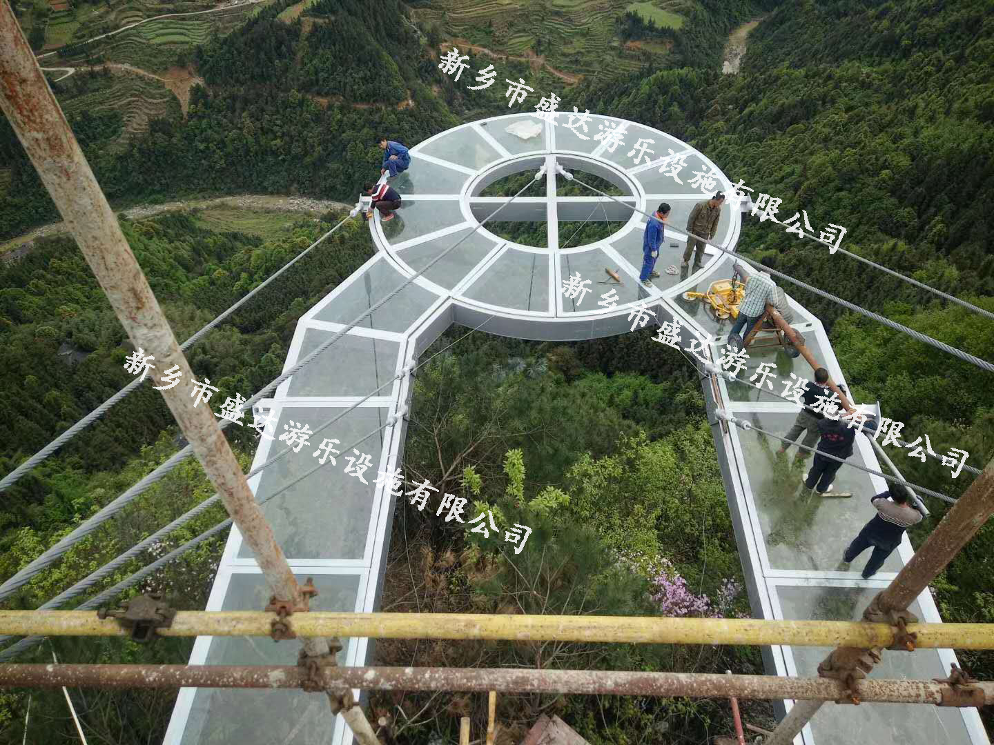 湖南怀化穿岩山玻璃观景台，盛达索桥--专业制造
