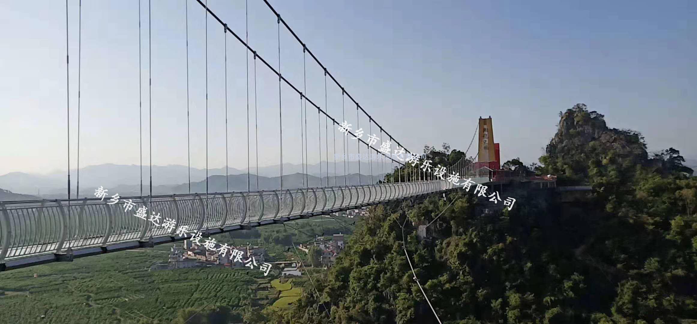 广西荔浦县荔江湾玻璃吊桥1