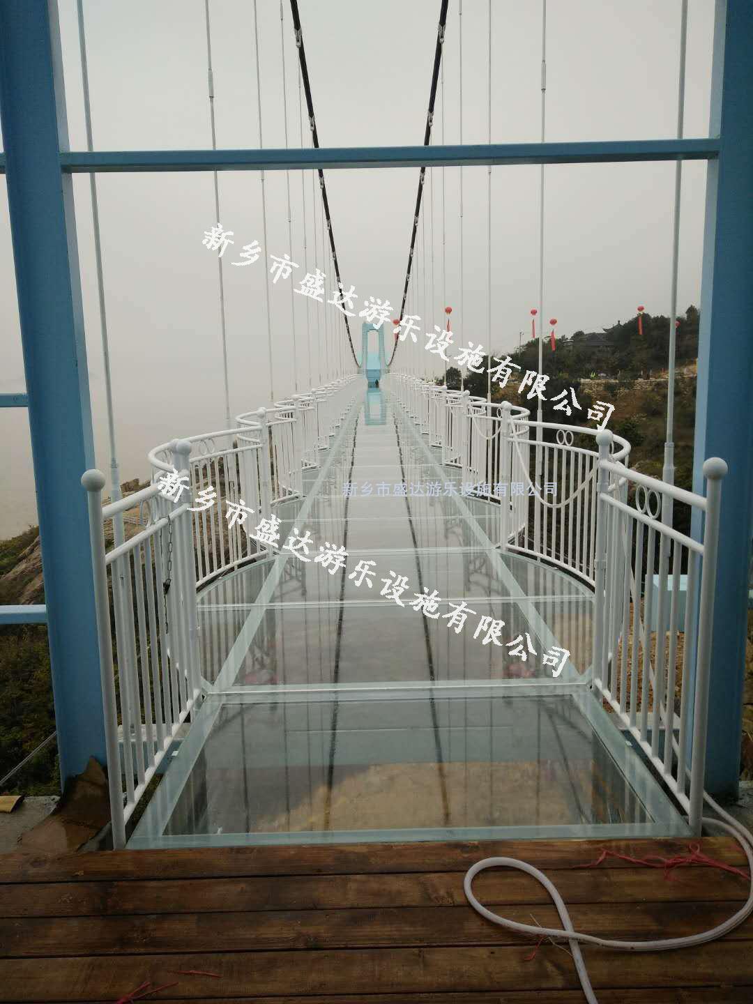 浙江玉环上栈头村玻璃吊桥1