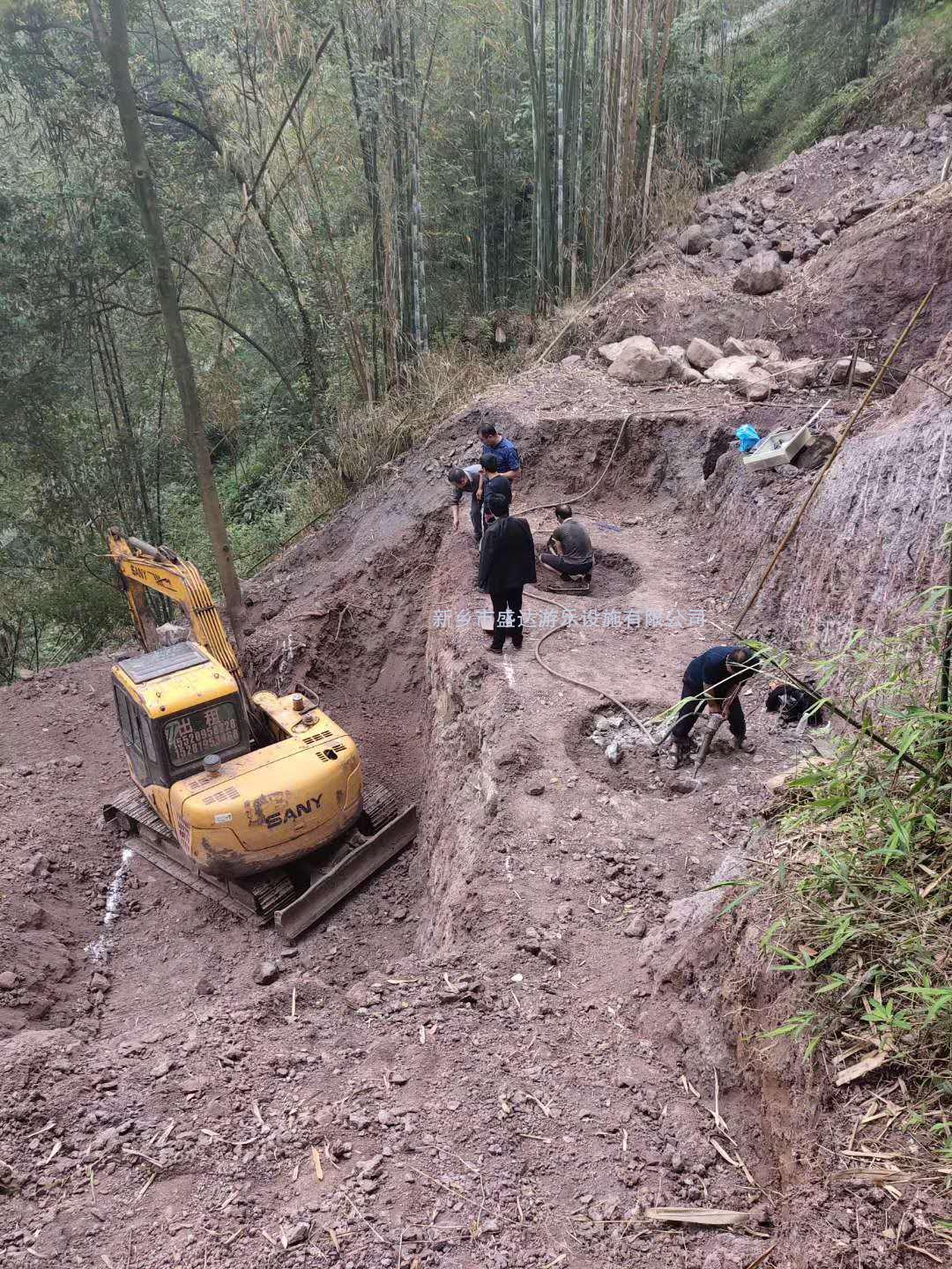 四川犍为县花果溪玻璃桥、悬崖秋千项目开工